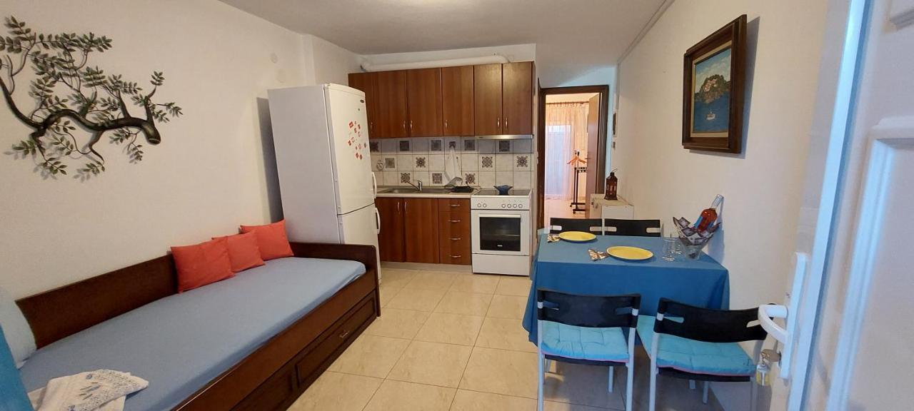 Anna Apartments Nea Peramos  Exterior photo